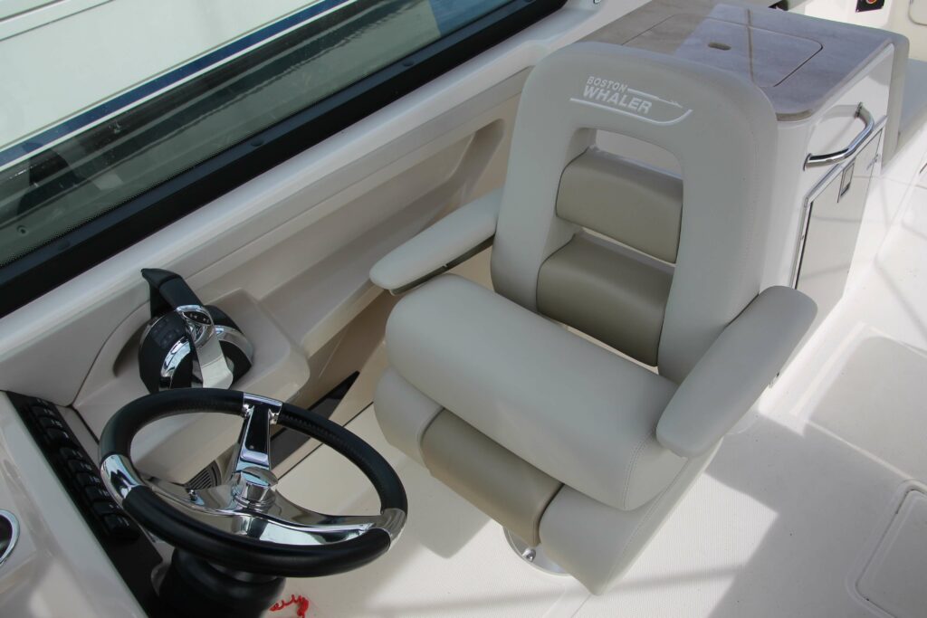 2020 Boston Whaler 280 Vantage