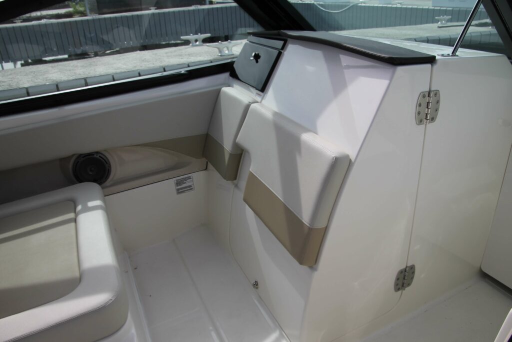 2020 Boston Whaler 280 Vantage