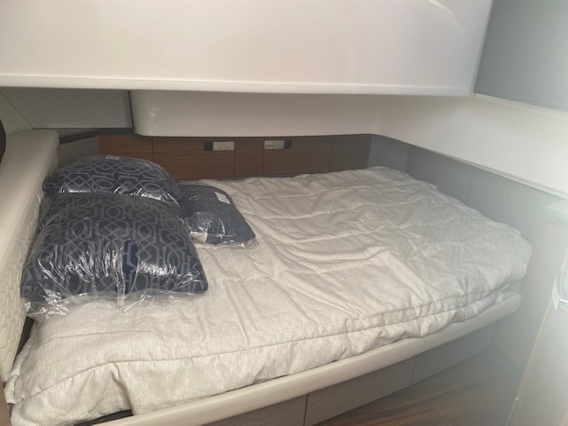 2023 Tiara Yachts 38 LS