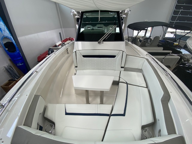 2023 Tiara Yachts 34 LS (7)
