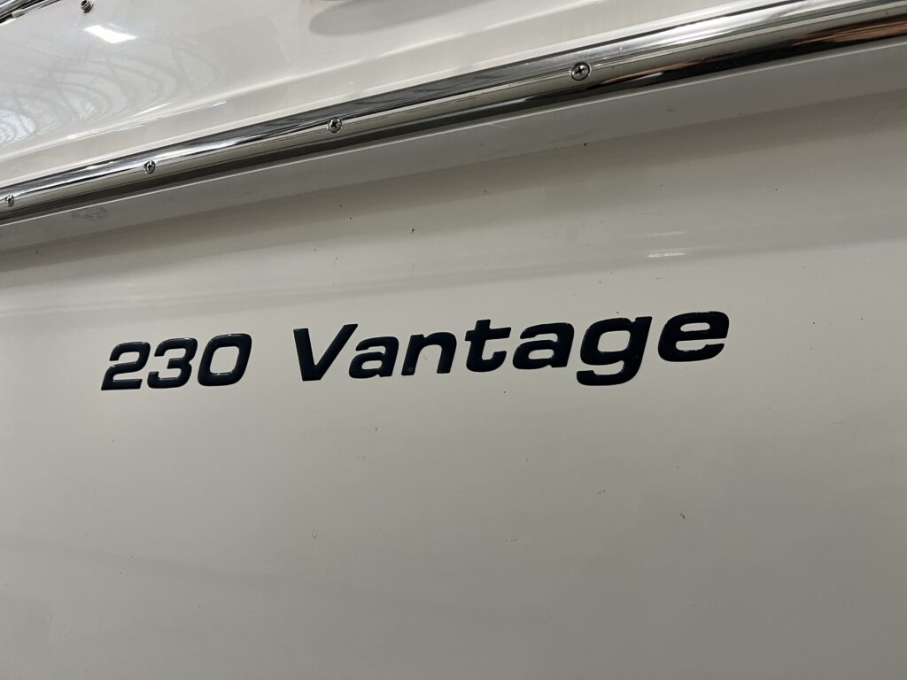 2020 Boston Whaler 230 Vantage (28 Mobile)