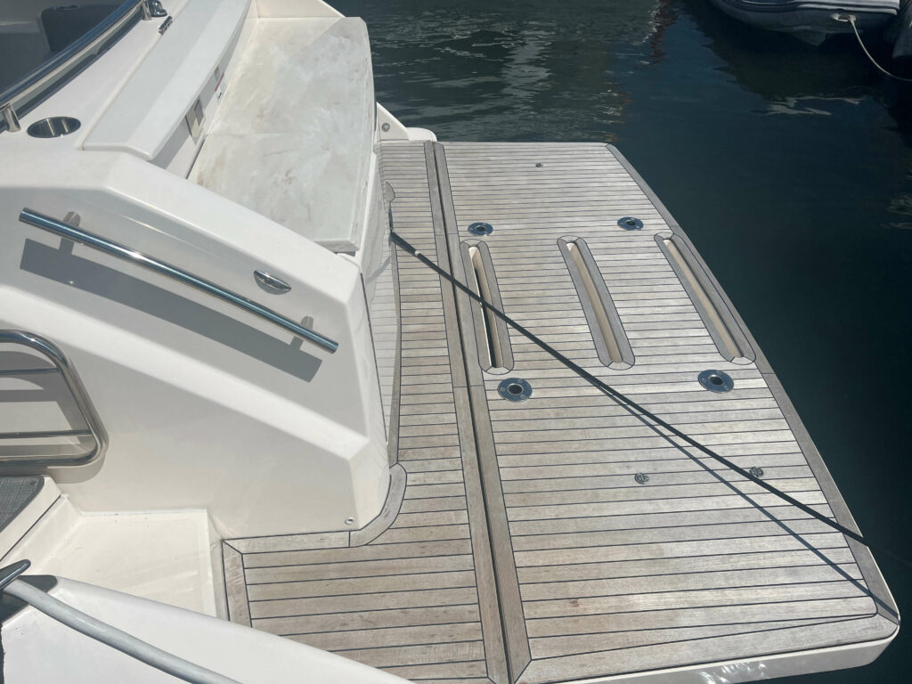 2017 Tiara Yachts 44 Coupe (4 Mobile)