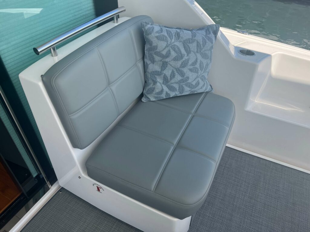 2017 Tiara Yachts 44 Coupe (9 Mobile)