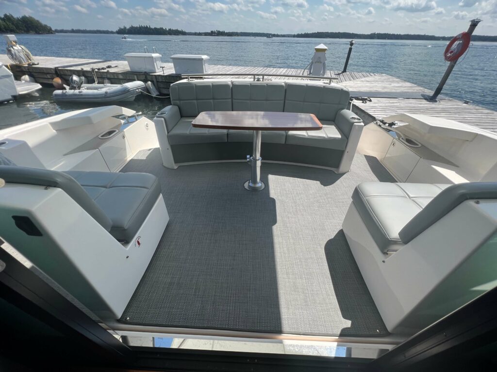 2017 Tiara Yachts 44 Coupe (8 Mobile)