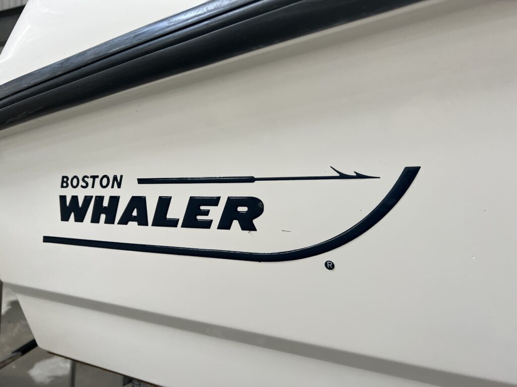 2017 Boston Whaler 210 Dauntless (25)
