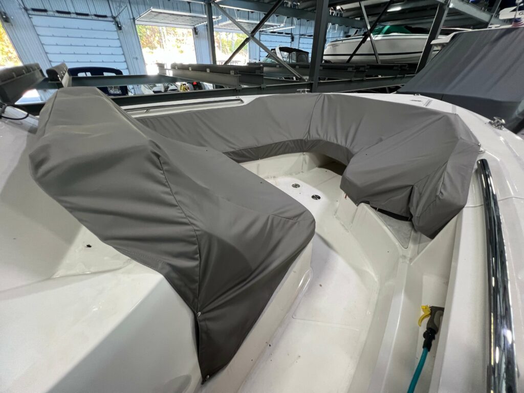 2021 Tiara Yachts 43 LS (19 Mobile)