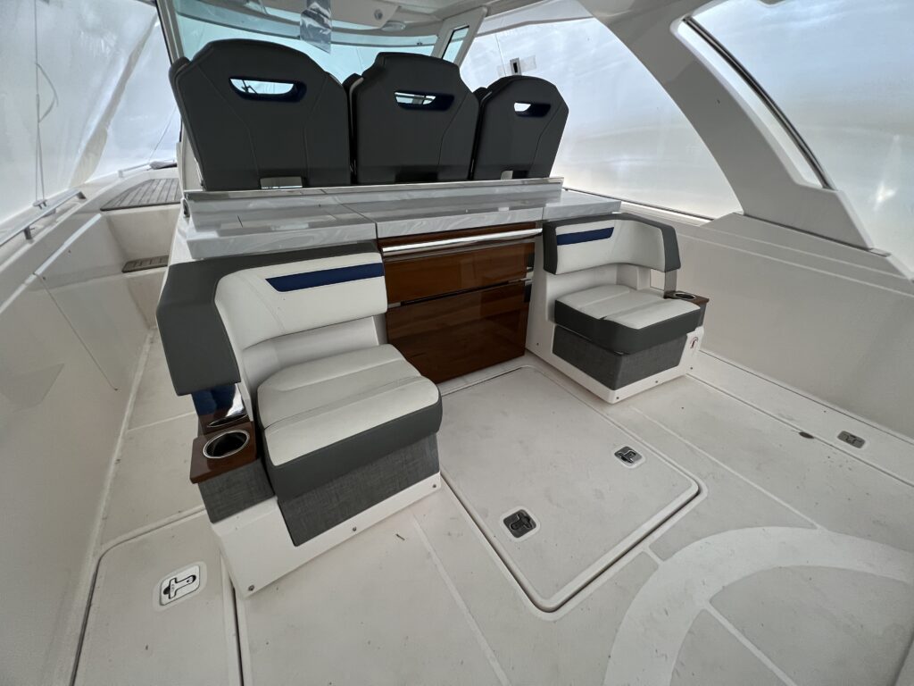 2019 Tiara Yachts Tiara Sport 38 LS (9 Mobile)