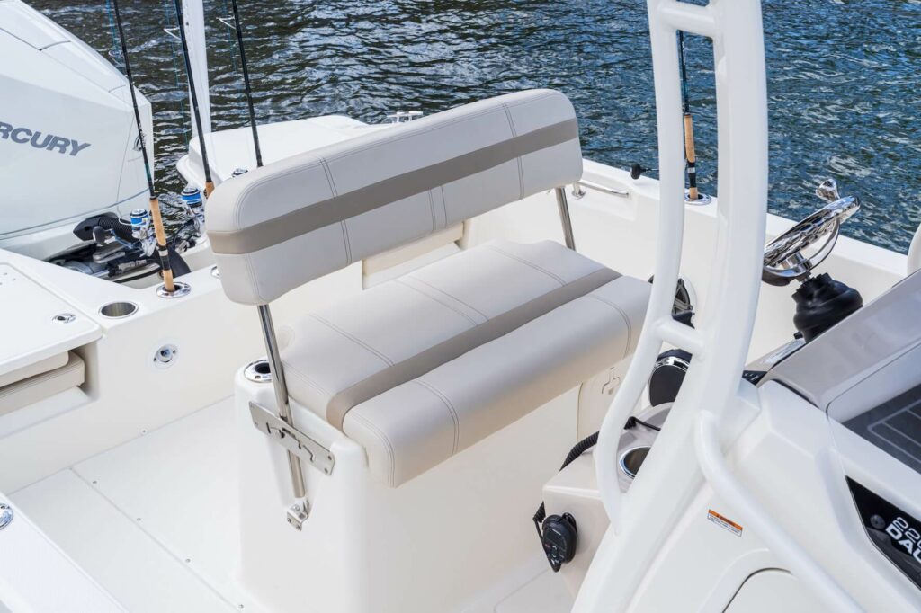 2025 Boston Whaler 220 Dauntless