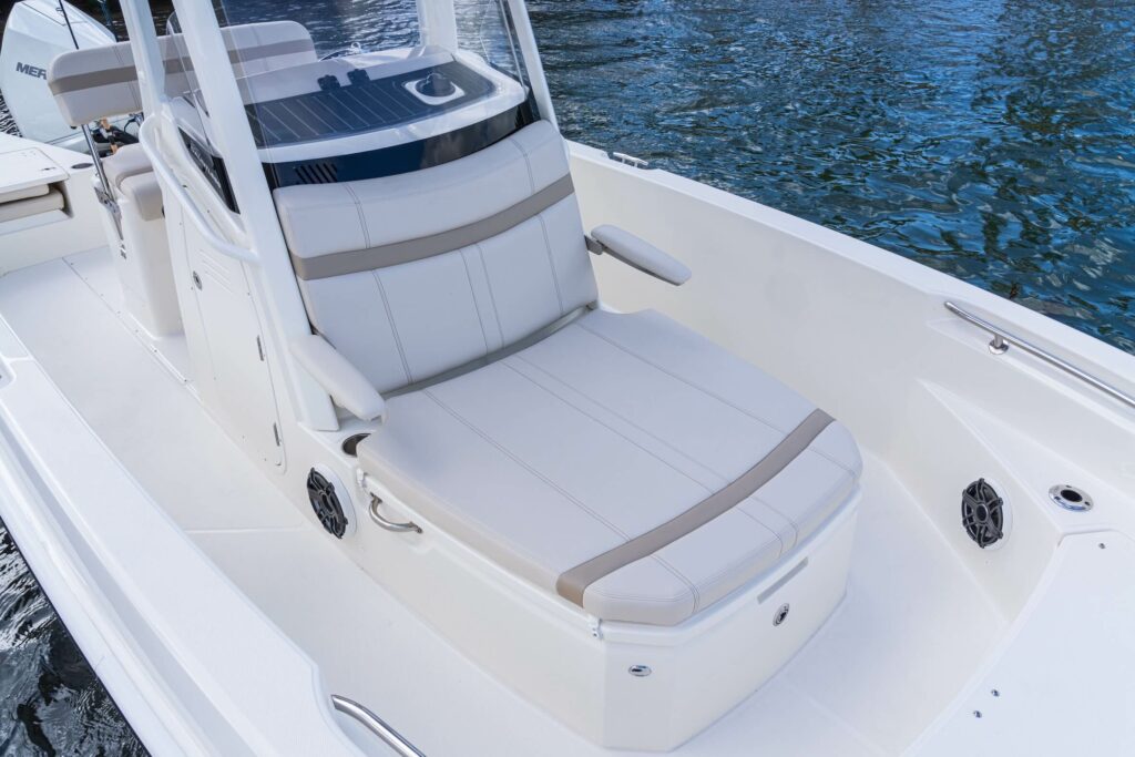 2024 Boston Whaler 220 Dauntless