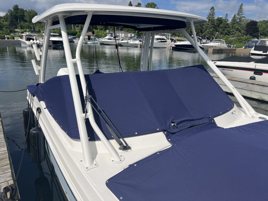 2023 Boston Whaler 240 Vantage