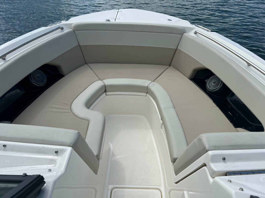 2023 Boston Whaler 240 Vantage