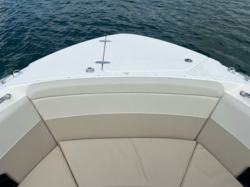 2023 Boston Whaler 240 Vantage