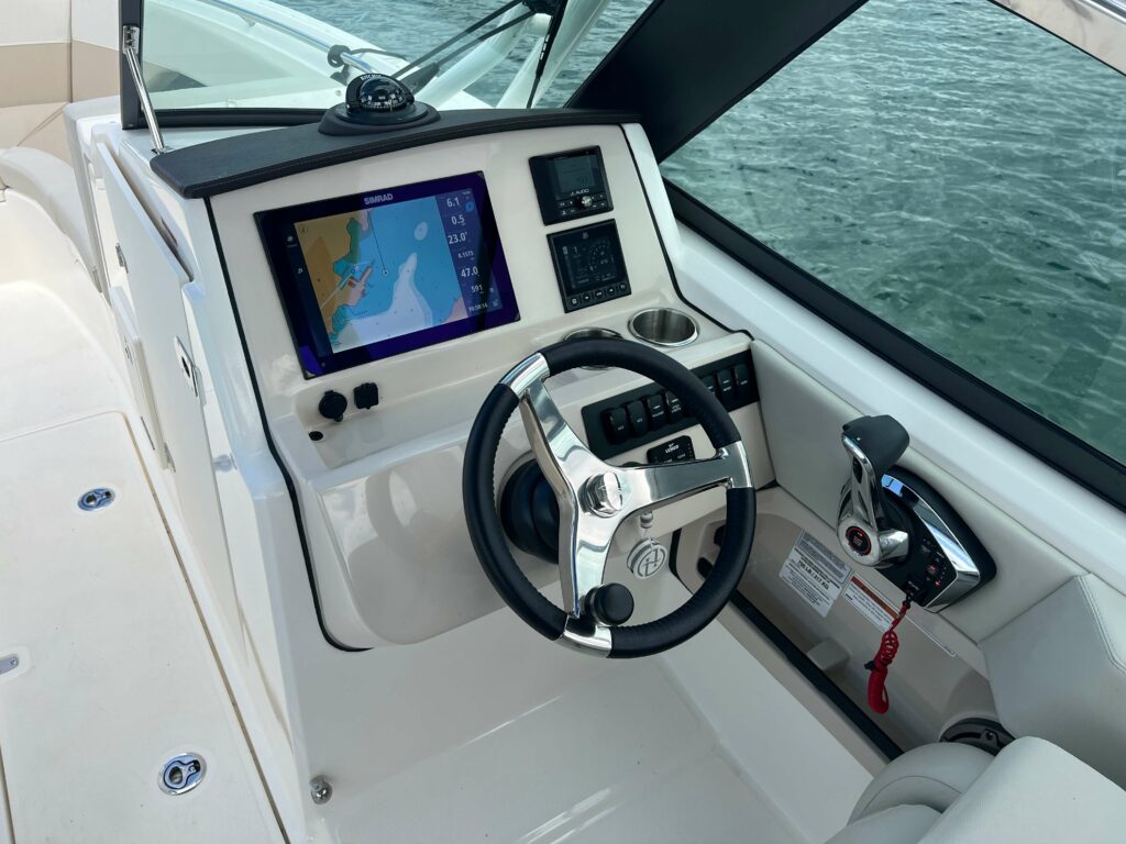 2023 Boston Whaler 240 Vantage