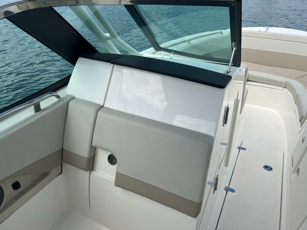 2023 Boston Whaler 240 Vantage