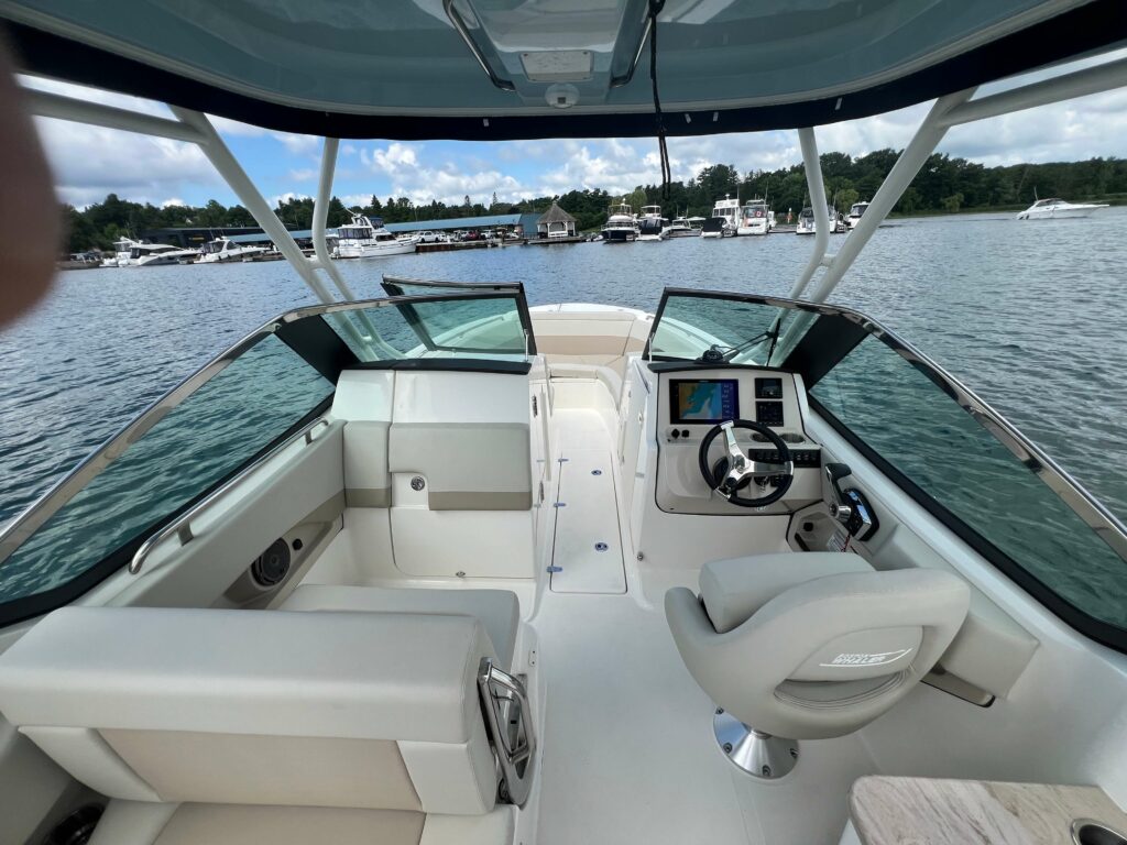 2023 Boston Whaler 240 Vantage