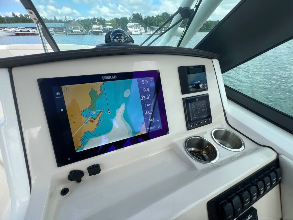 2023 Boston Whaler 240 Vantage