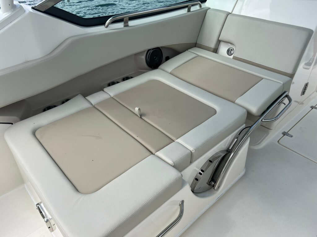 2023 Boston Whaler 240 Vantage