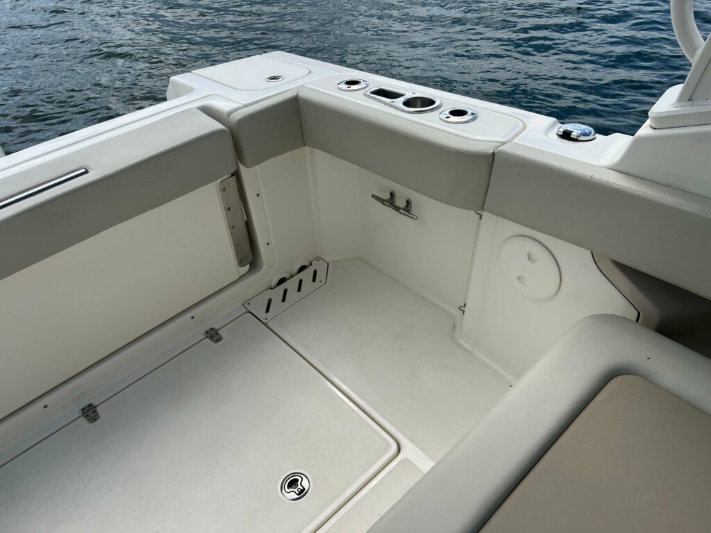 2023 Boston Whaler 240 Vantage