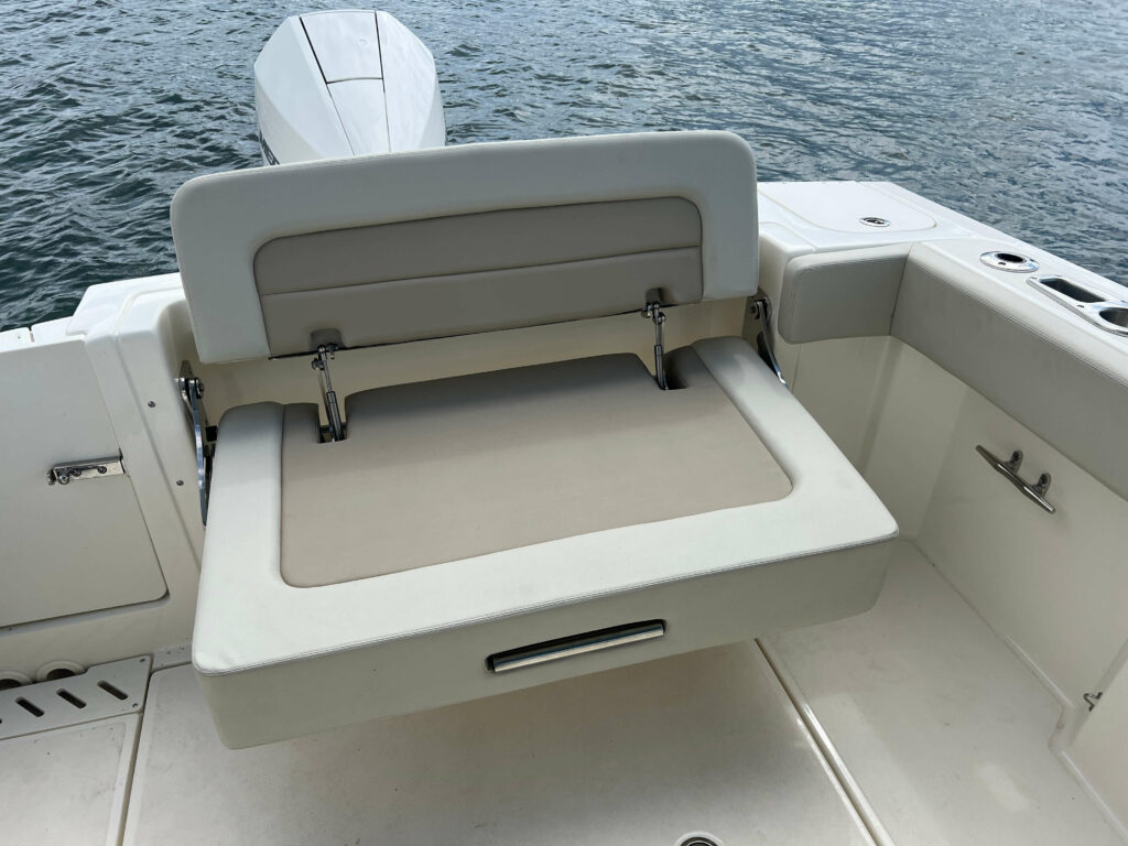 2023 Boston Whaler 240 Vantage