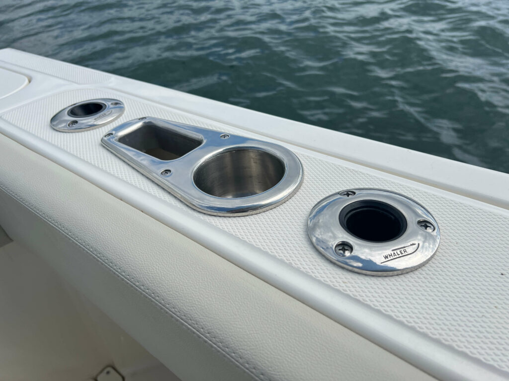 2023 Boston Whaler 240 Vantage