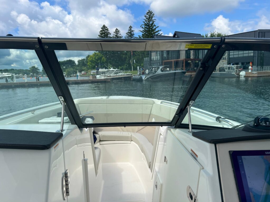 2023 Boston Whaler 240 Vantage