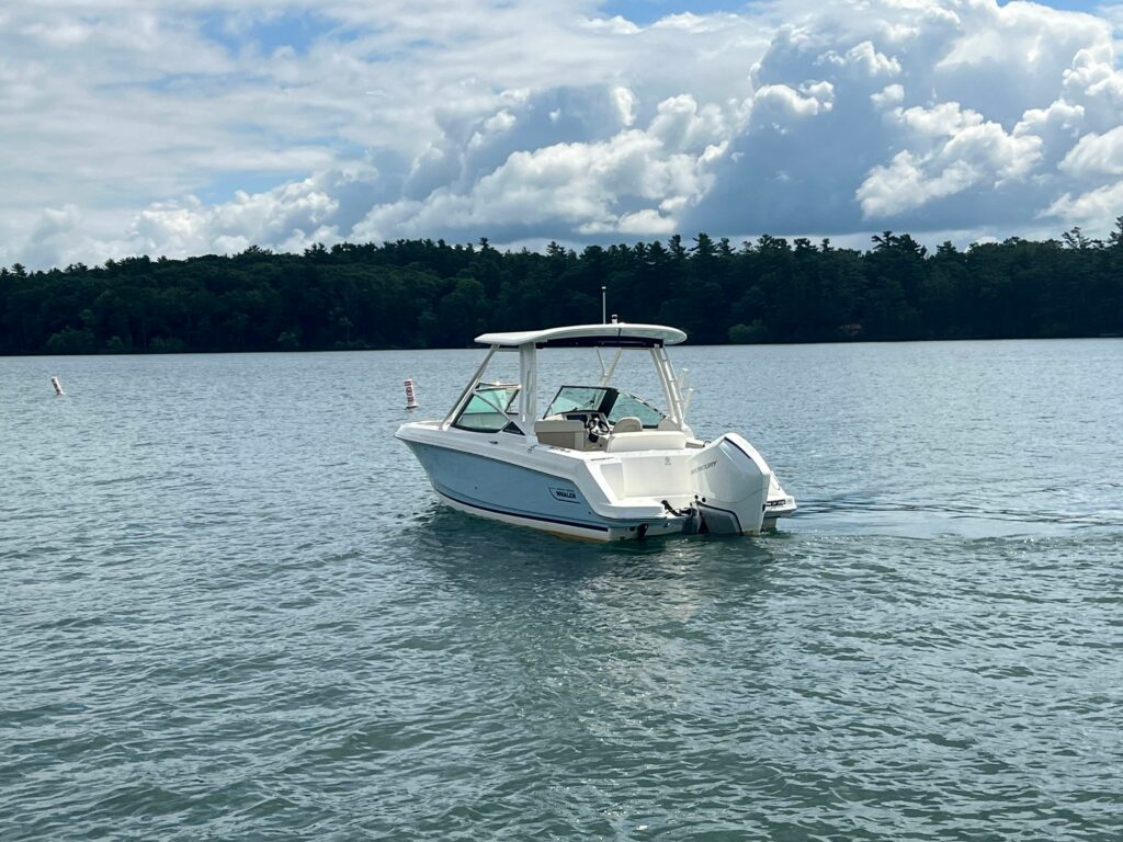 2023 Boston Whaler 240 Vantage