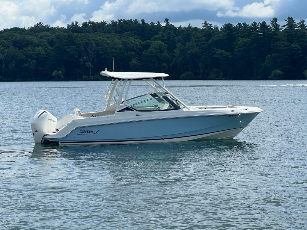 2023 Boston Whaler 240 Vantage