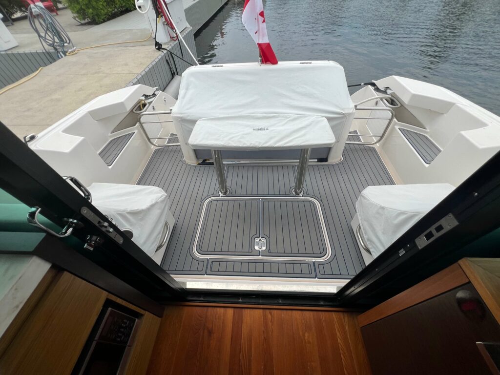 2017 Tiara Yachts C39 Coupe