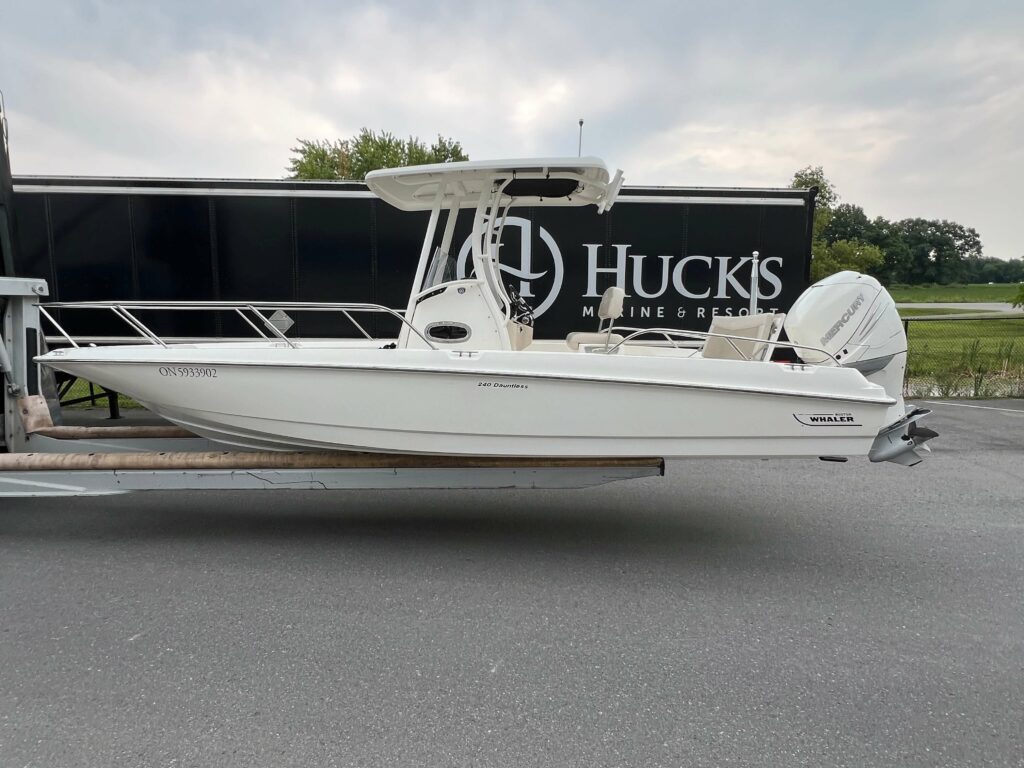 2018 Boston Whaler 240 Dauntless