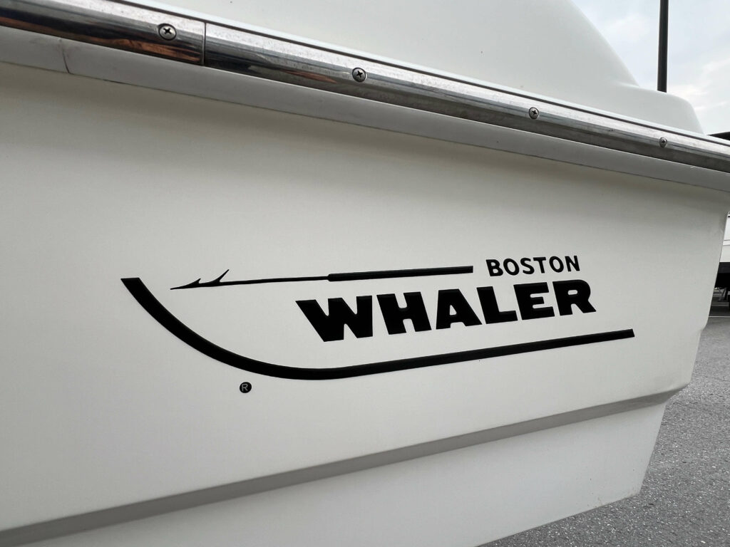 2018 Boston Whaler 240 Dauntless