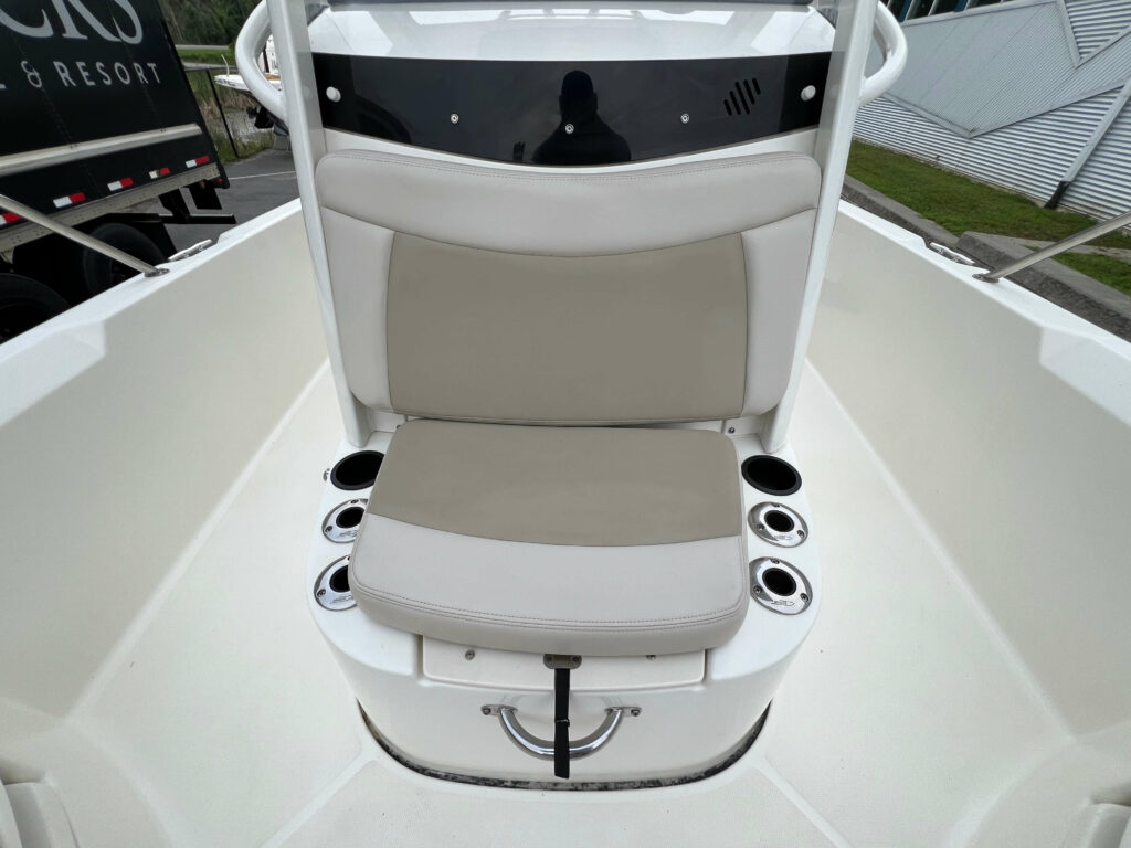 2018 Boston Whaler 240 Dauntless