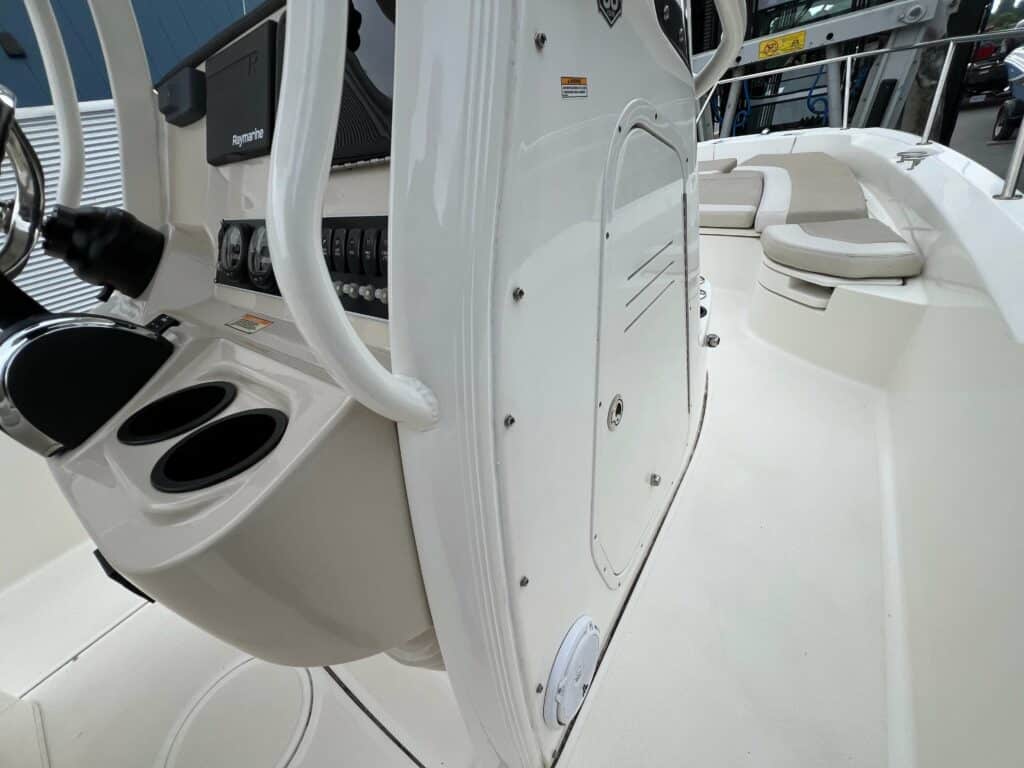 2018 Boston Whaler 240 Dauntless