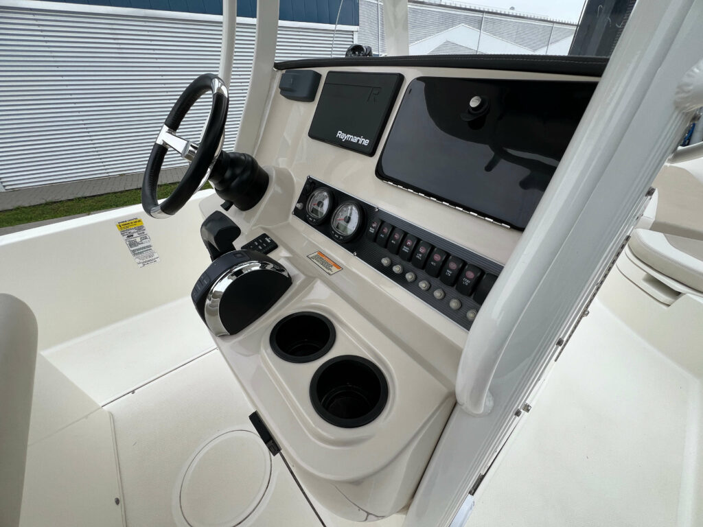 2018 Boston Whaler 240 Dauntless