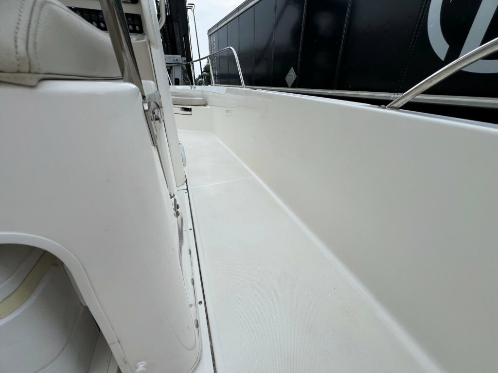 2018 Boston Whaler 240 Dauntless