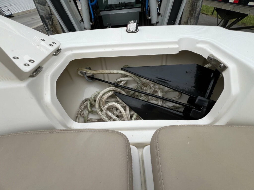 2018 Boston Whaler 240 Dauntless