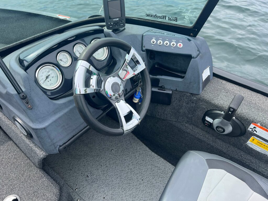 2017 Lowe Fishing Machine 165