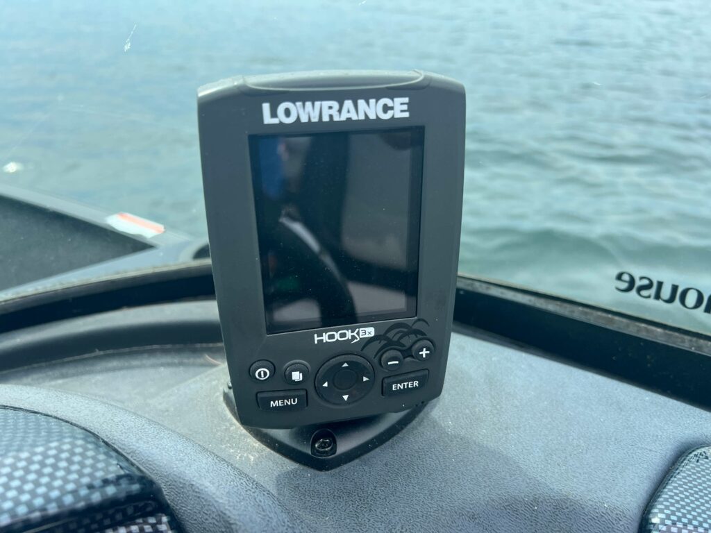 2017 Lowe Fishing Machine 165