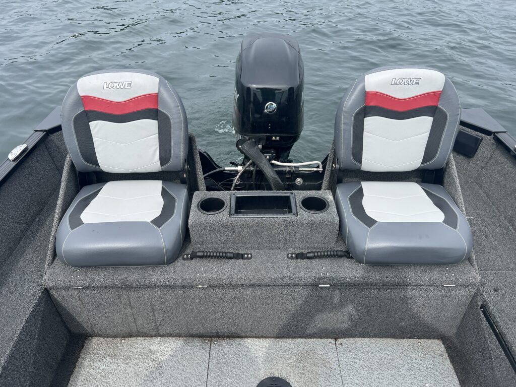 2017 Lowe Fishing Machine 165