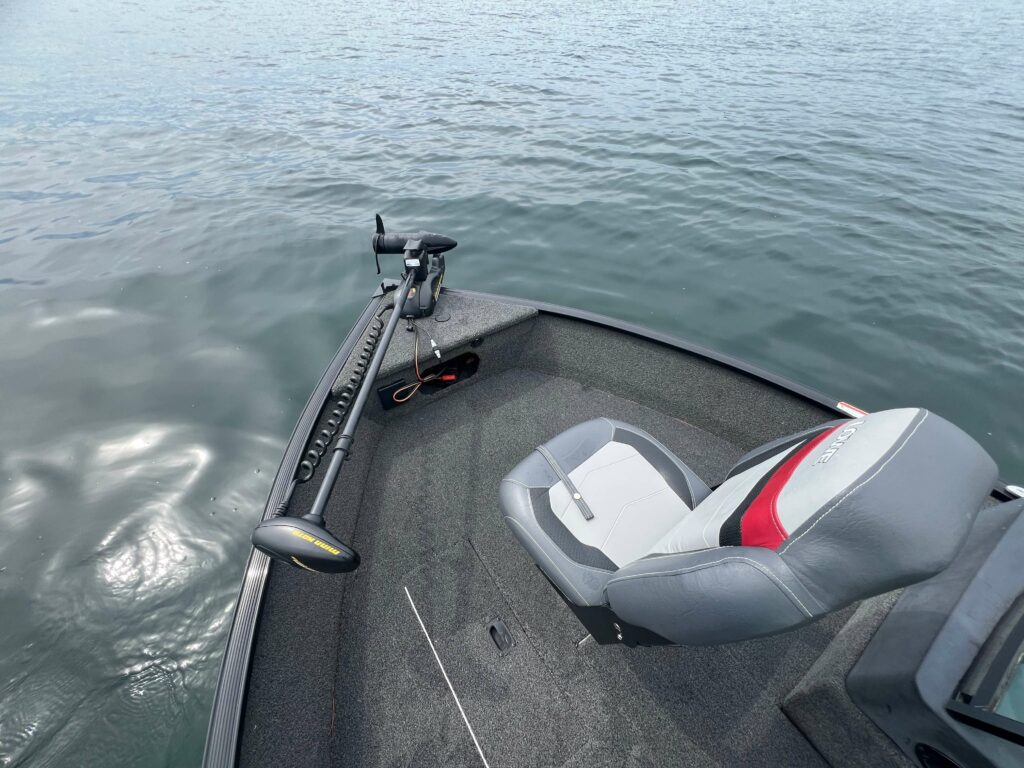 2017 Lowe Fishing Machine 165