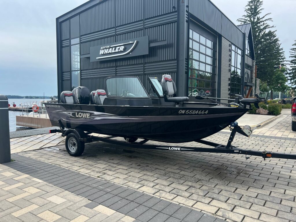 2017 Lowe Fishing Machine 165