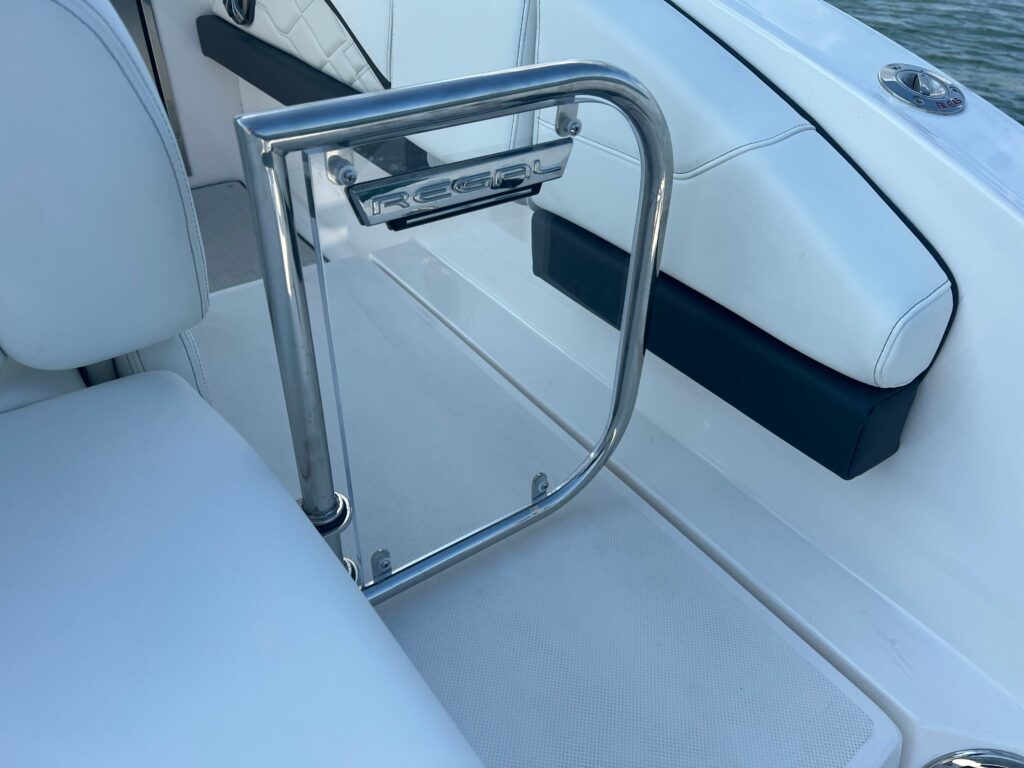 2025 Regal 3300 Bowrider