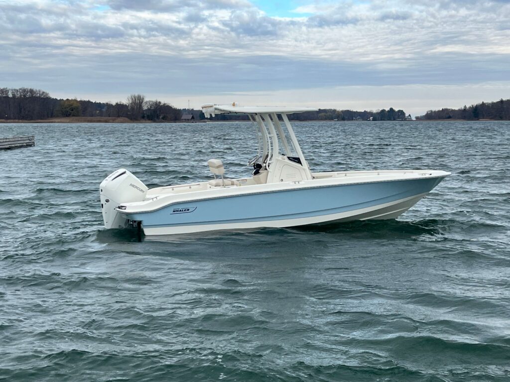 2025 Boston Whaler 220 Dauntless