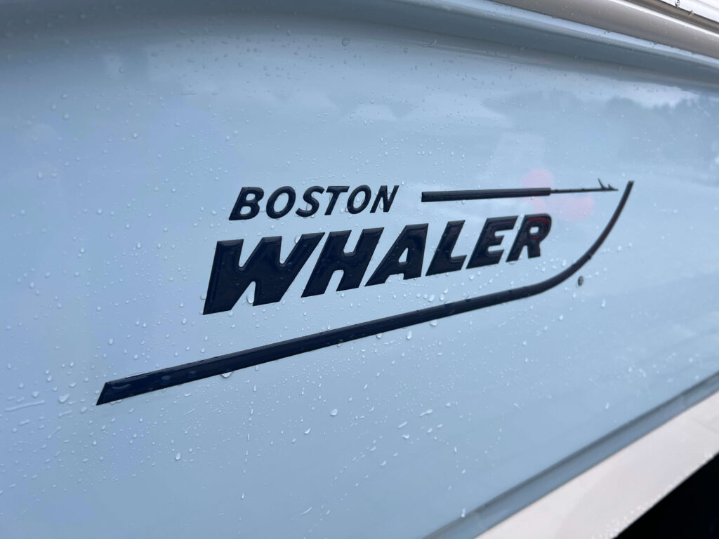 2025 Boston Whaler 220 Dauntless