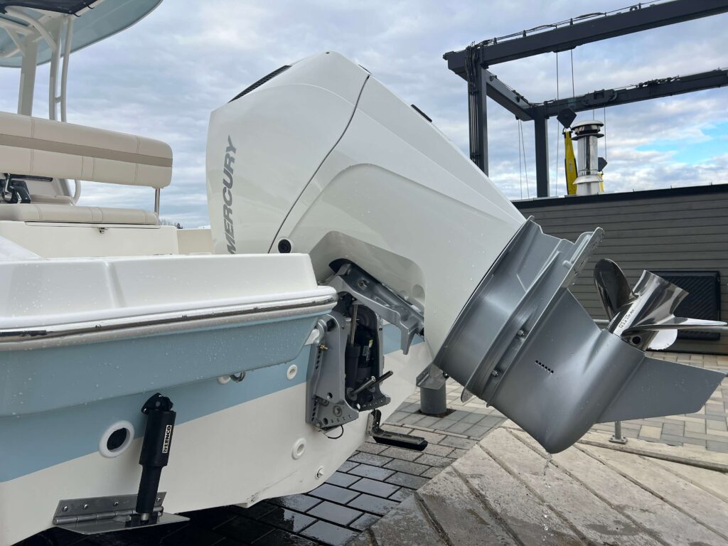 2025 Boston Whaler 220 Dauntless