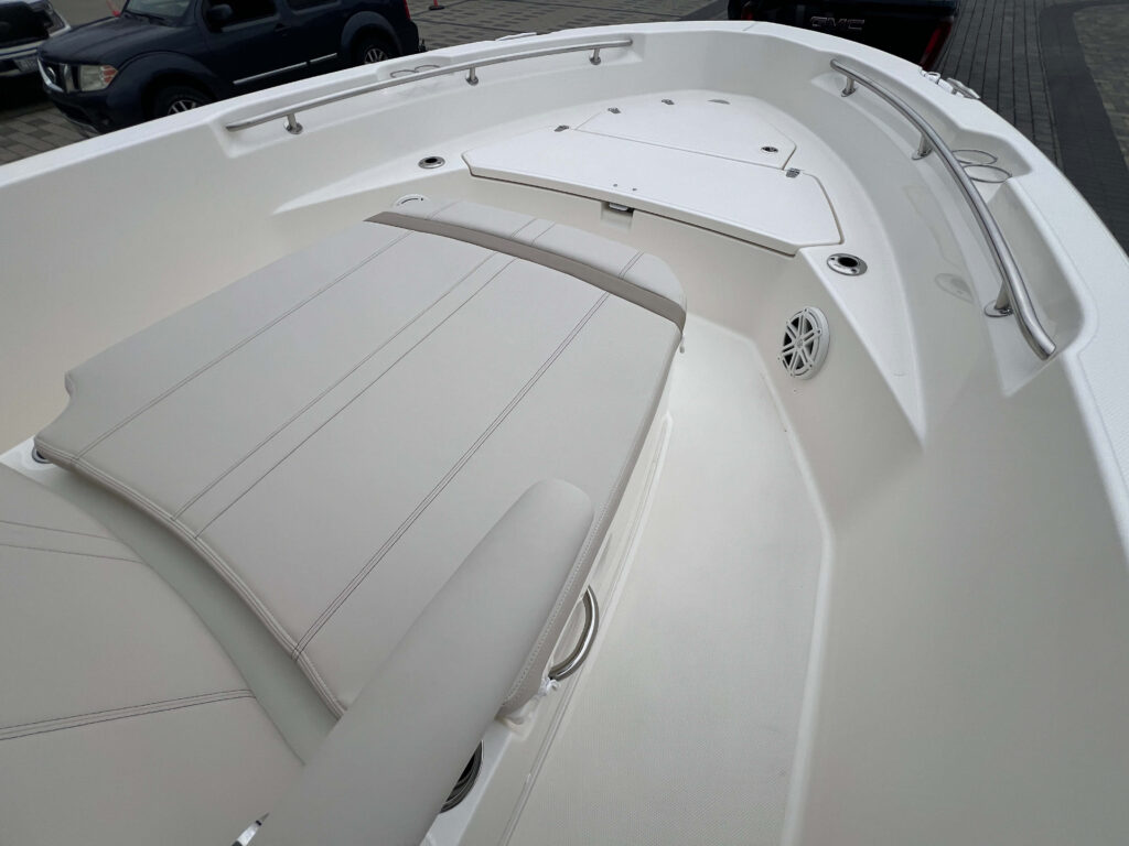 2025 Boston Whaler 220 Dauntless