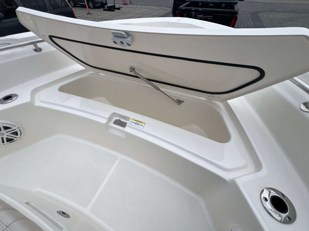 2025 Boston Whaler 220 Dauntless