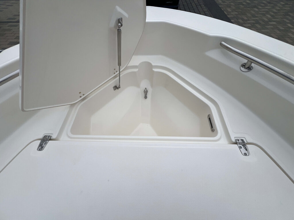 2025 Boston Whaler 220 Dauntless