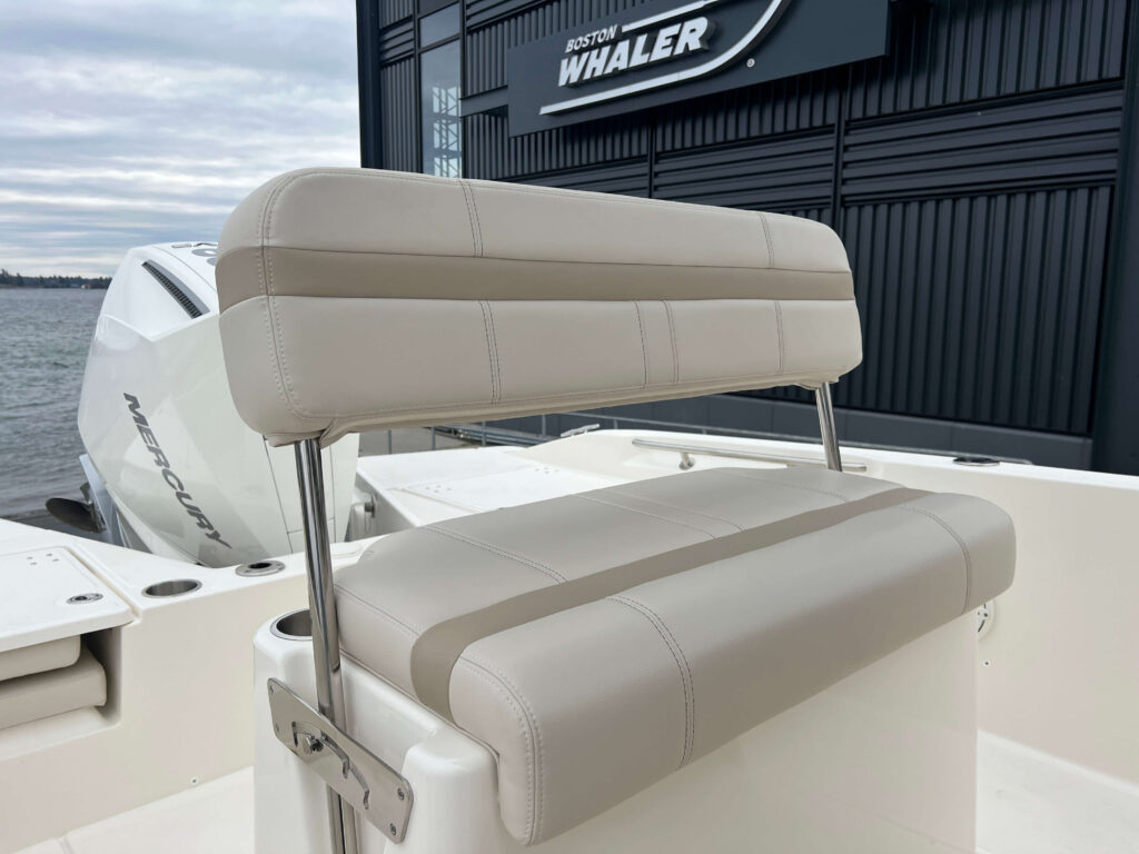 2025 Boston Whaler 220 Dauntless