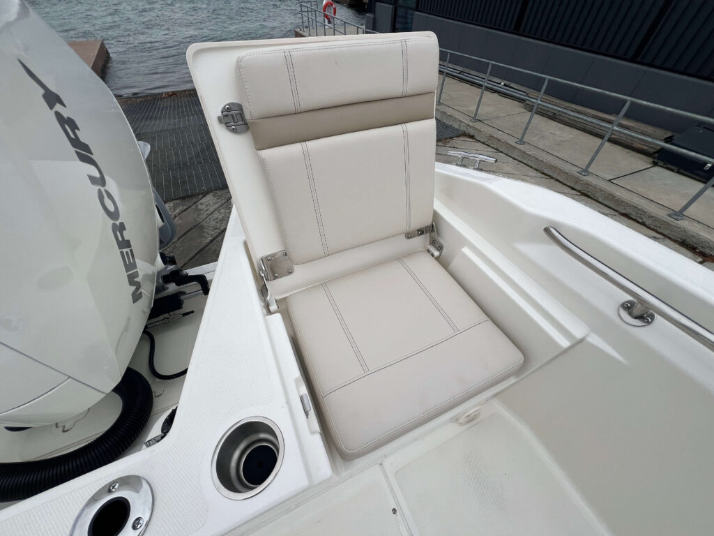 2025 Boston Whaler 220 Dauntless