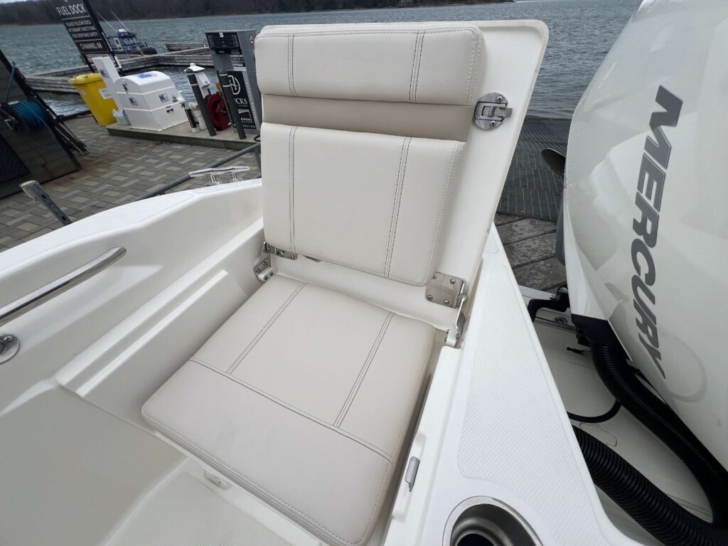 2025 Boston Whaler 220 Dauntless